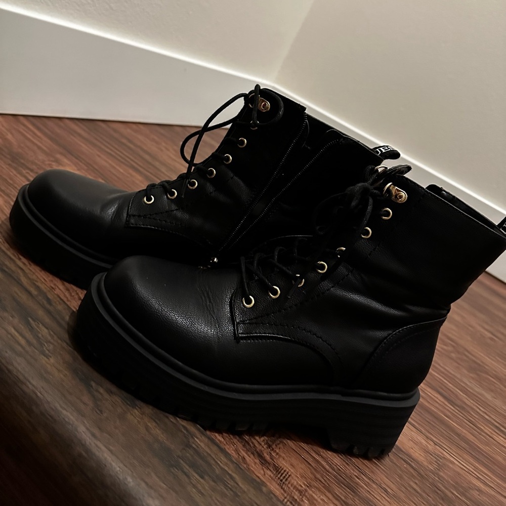 Boots Guess size 9,5